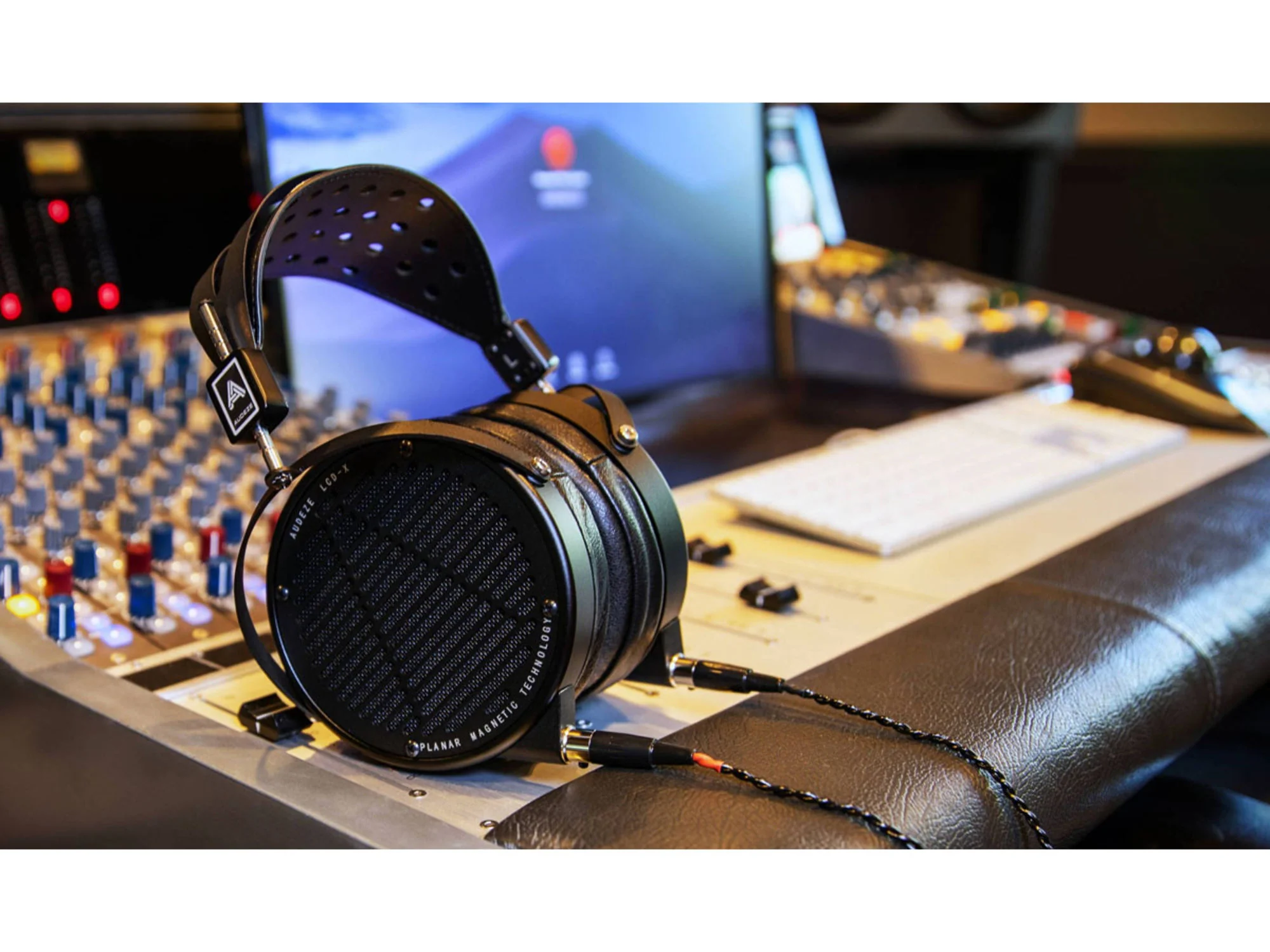 AUDEZE LCD-X (Etui Standard - XLR 4 broches (1,9 m) - Adaptateur XLR 4 broches vers jack 6,35 mm) - Image 5