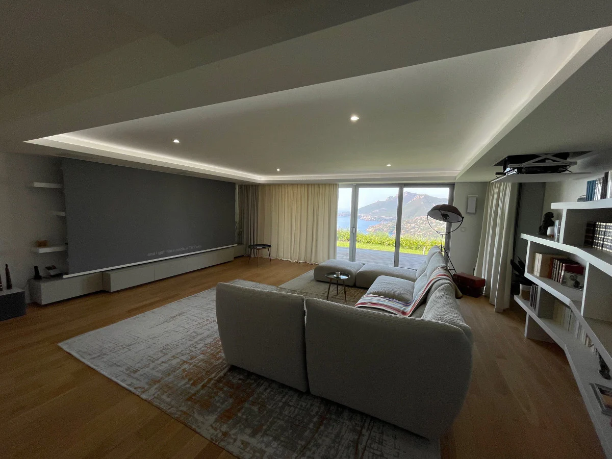 AV Concept Products CeilingScreen Tensioned X (BlackDrop 40cm) - Infinity+ (Sortie de toile à l'arrière) - Image 4